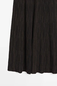 Total look pleated midi skirt with striped detail