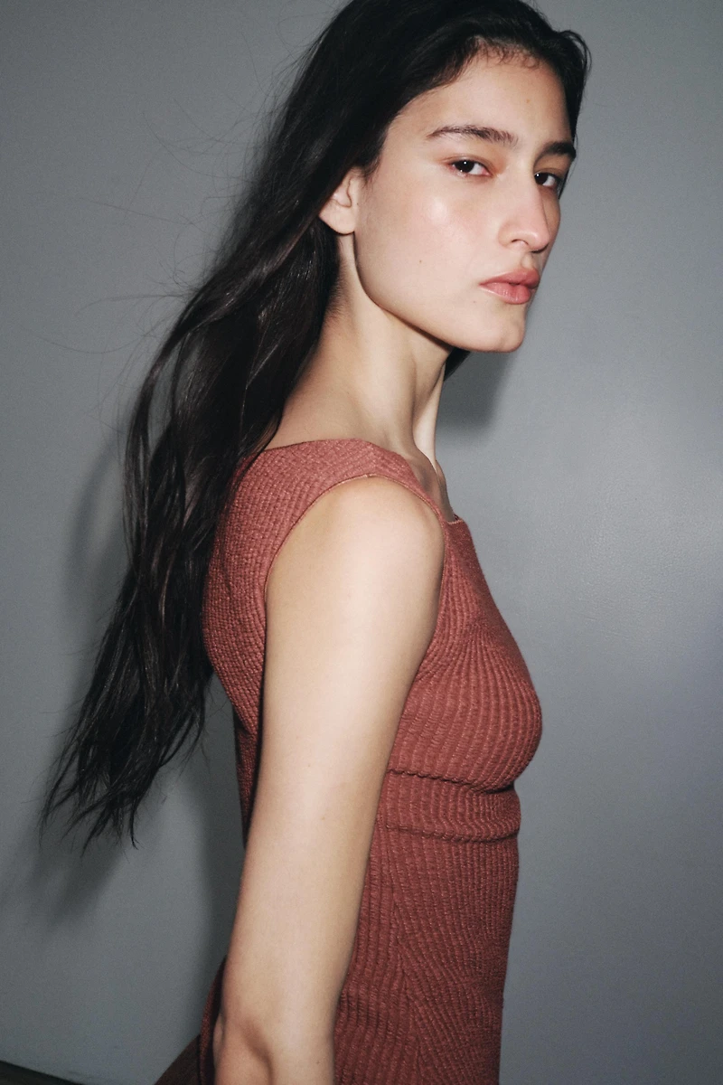 DRAPED TEXTURED TOP