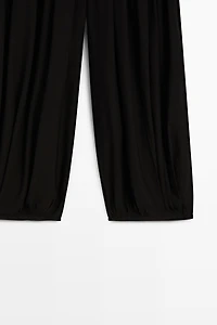 Flowing trousers with contrast detail