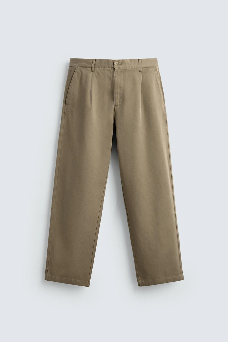 RELAXED FIT PLEATED CHINO PANTS
