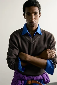 REGULAR FIT V-NECK JUMPER