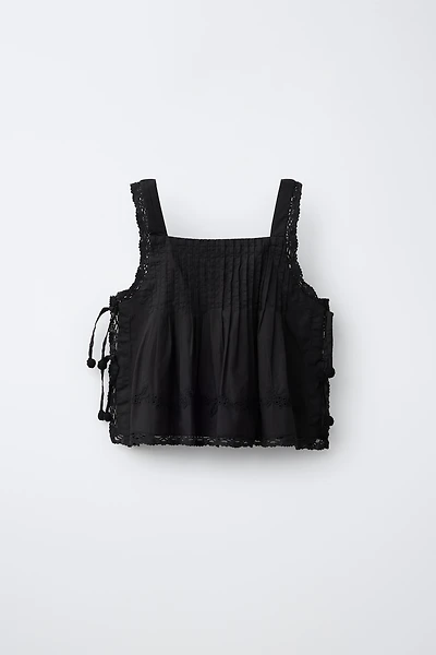 EMBROIDERED SMOCKED TOP