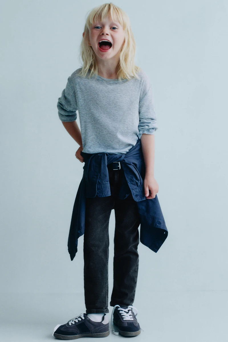 STRAIGHT FIT JEANS
