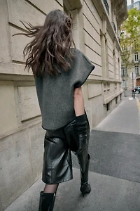 GILET EN MAILLE AVEC SURPIQÛRES CONTRASTE