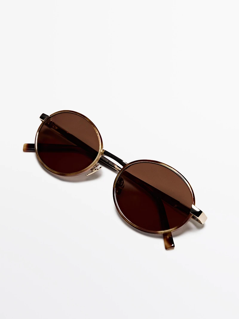 Lunettes de soleil rondes contrastantes
