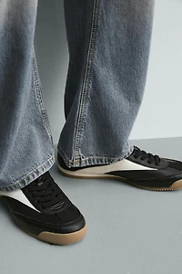 RETRO STYLE SNEAKERS