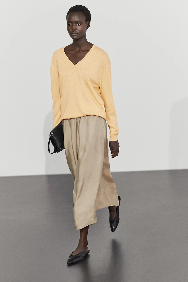 Flowing elastic waist midi skirt