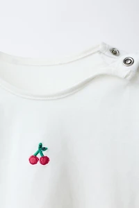 LOT DE DEUX T-SHIRTS FRUITS