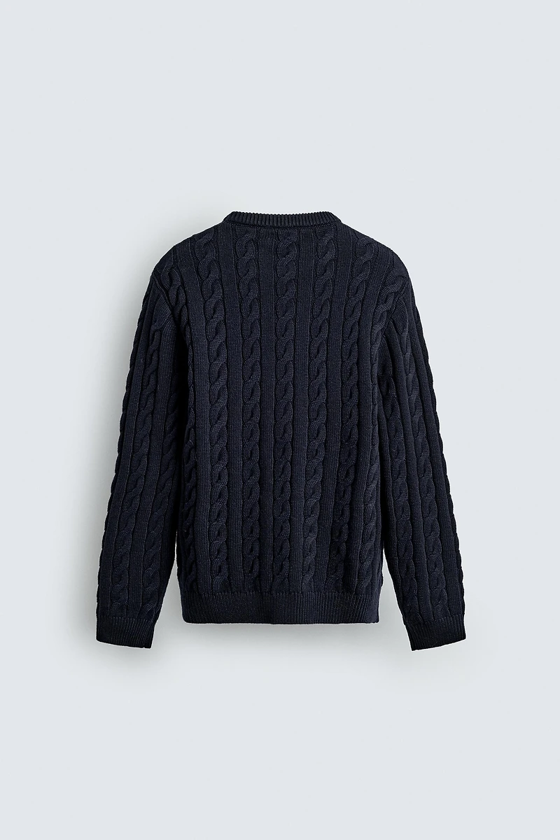 PULL STRUCTURÉ À TORSADES