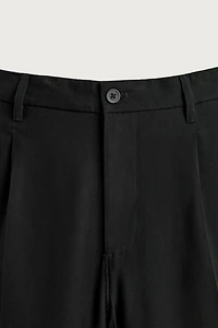 FLOWY RELAXED FIT PLEATED PANTS
