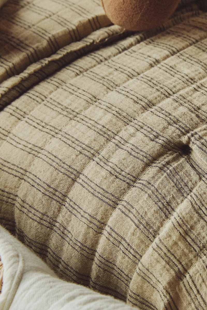 CHILDREN'S COTTON FINE STRIPE QUILT