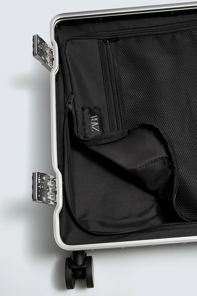 TRAVEL SUITCASE