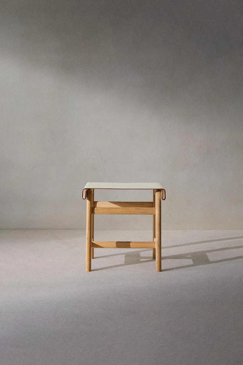 STOOL 01