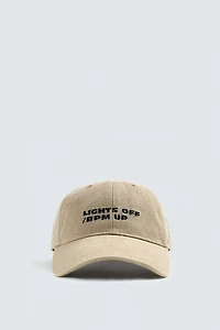 CASQUETTE BRODÉE CONTRASTE