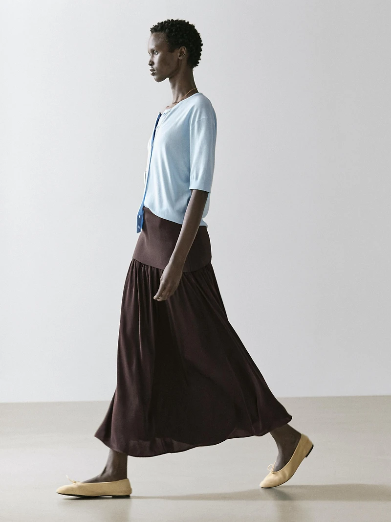 Flowing contrast midi skirt