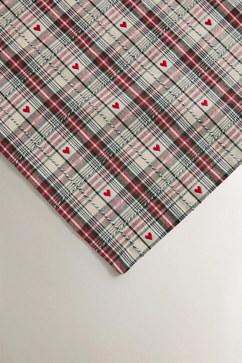 DYED THREAD CHRISTMAS HEART TABLE RUNNER