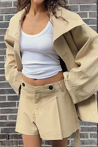 PLEATED SHORTS WITH BUTTONS