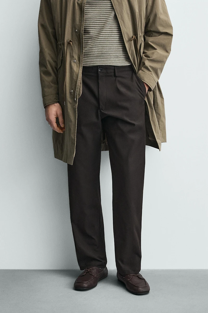 PANTALON STRUCTURÉ À PLIS