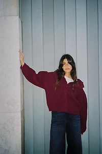 GILET EN MAILLE STRUCTURÉ À FLEURS