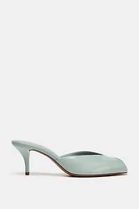 PATENT EFFECT SANDALS