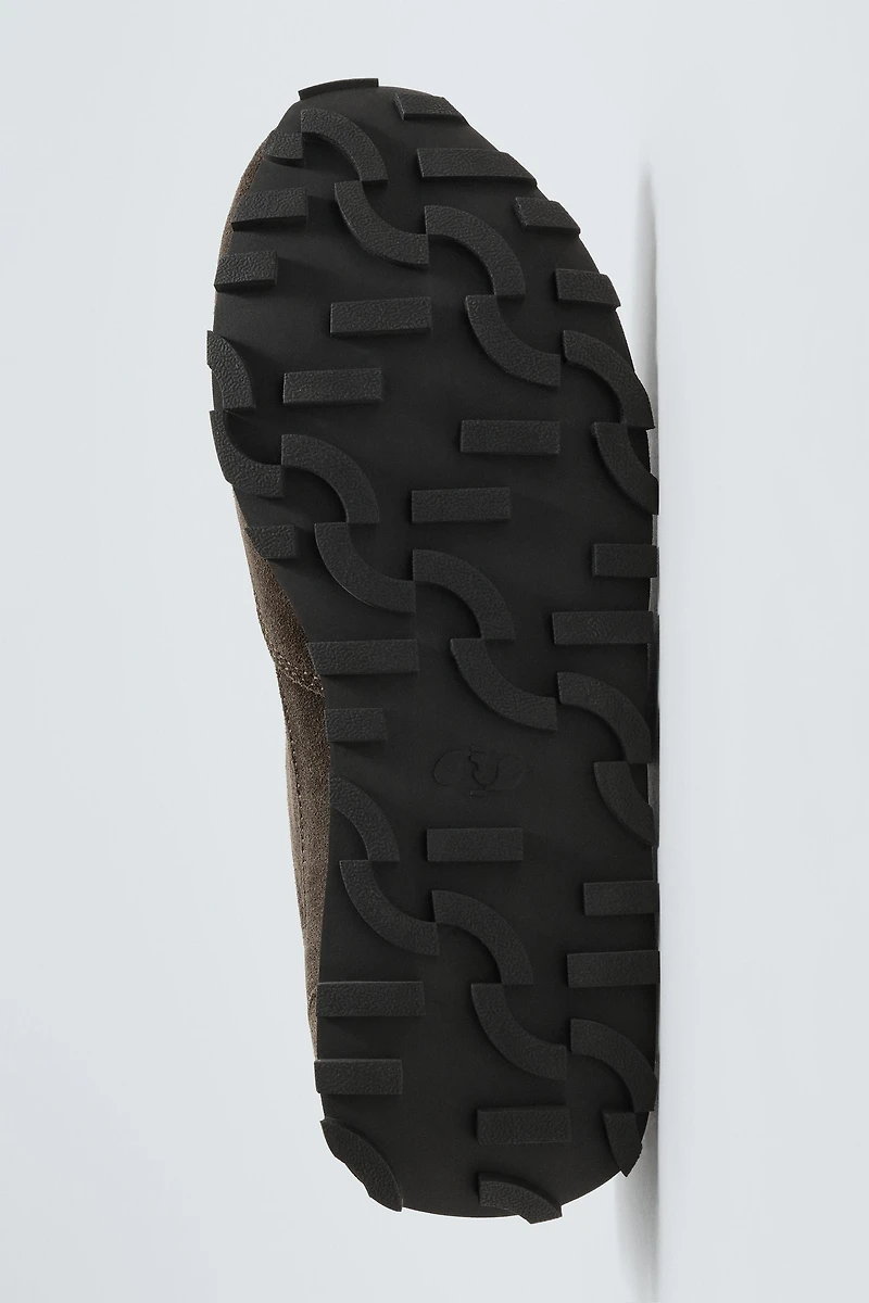 CASUAL LEATHER SNEAKERS