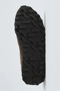 CASUAL LEATHER SNEAKERS