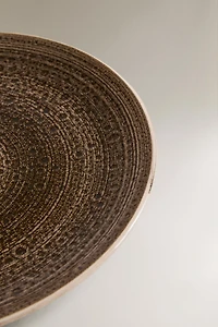 DINNER PLATE WITH RAISED DESIGN