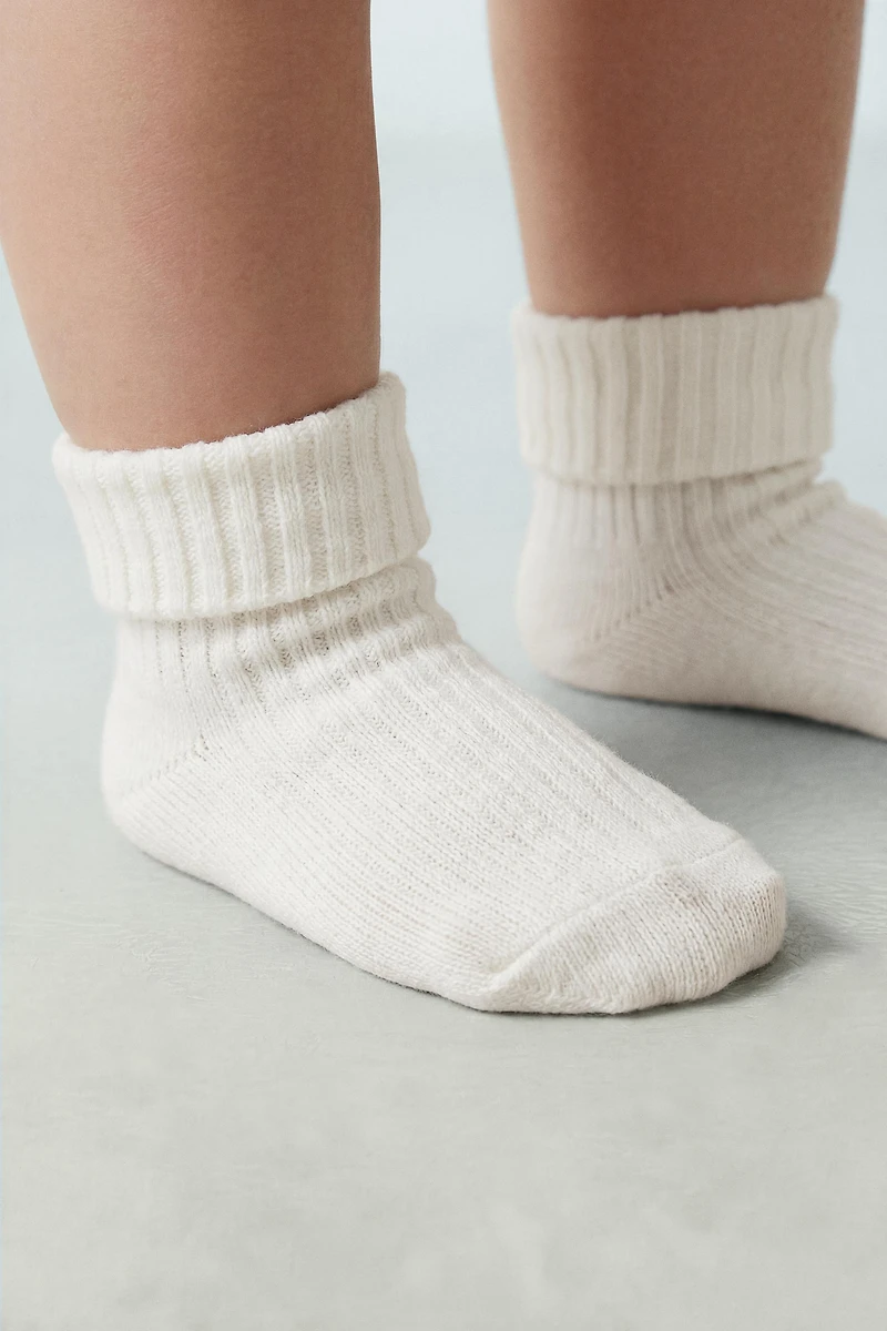 FOUR-PACK OF RIBBED SOCKS WITH BOX
