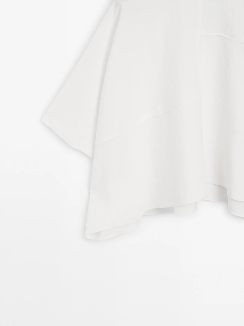 Short cape with seam details