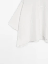 Short cape with seam details