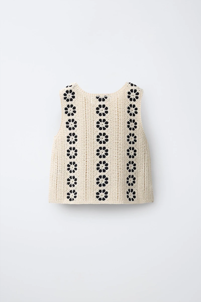 TOP EN MAILLE À FLEURS CROCHET