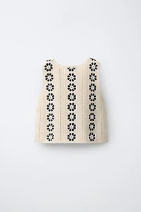 TOP EN MAILLE À FLEURS CROCHET
