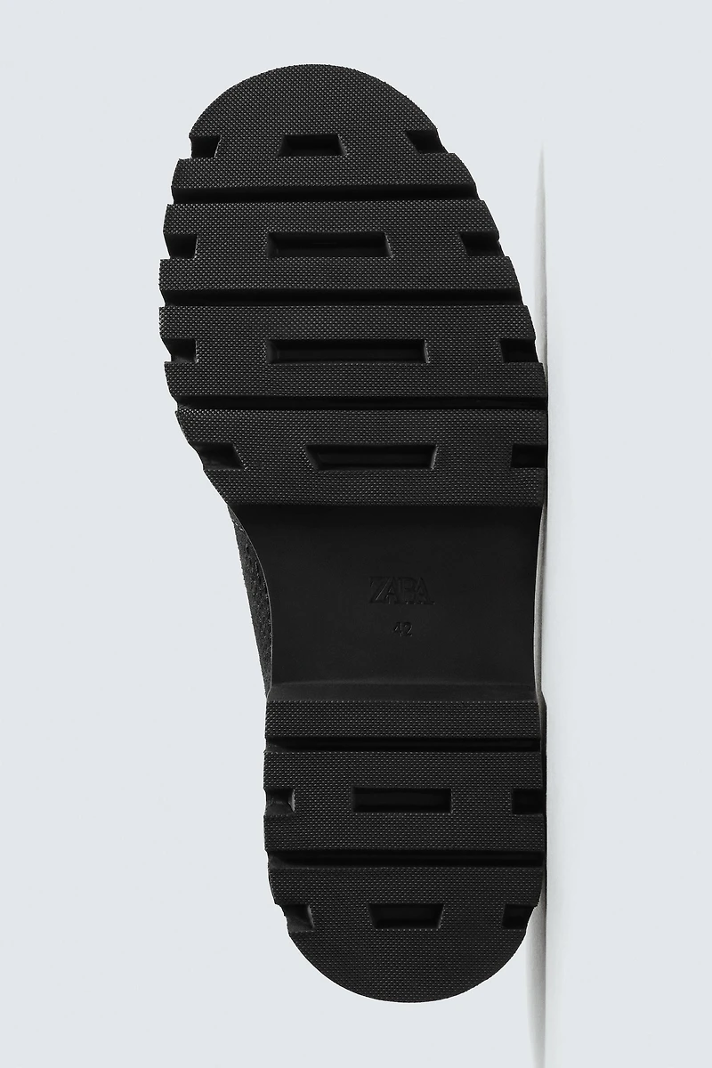 CHAUSSURES EN CUIR AVEC ATTACHES