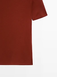 T-shirt à col montant et manches courtes
