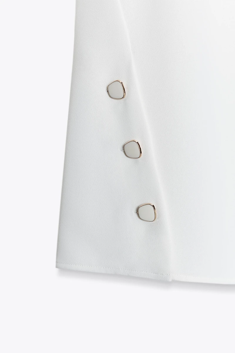 SLEEVELESS TOP WITH DEFINED SHOULDERS