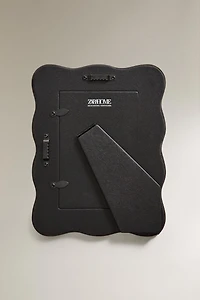 SCALLOPED METAL PICTURE FRAME