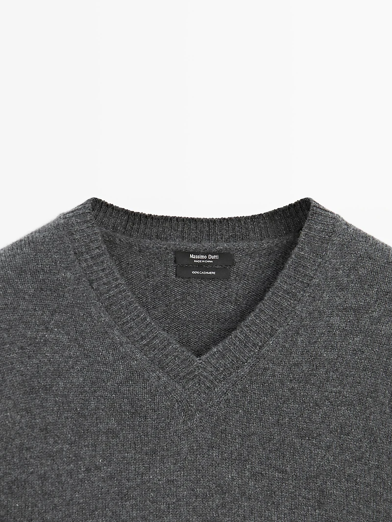 100% cashmere oversize V-neck sweater