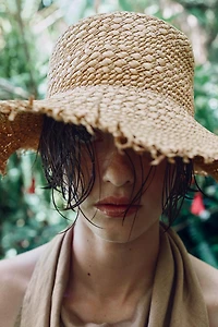 FRAYED BRAIDED BUCKET HAT
