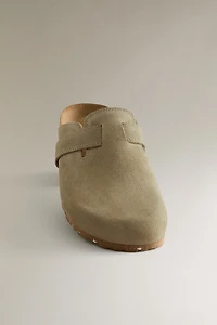 LEATHER CLOGS WITH STRAP