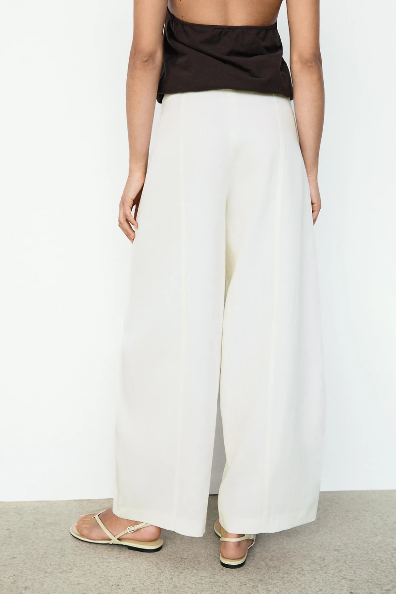 Flowing barrel fit trousers