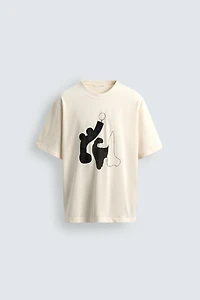 CONTRAST GRAPHIC T-SHIRT
