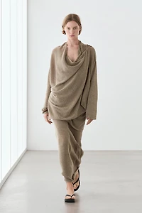 Total look draped knit cape cardigan