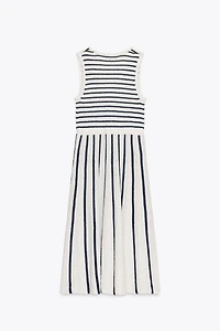 ROBE EN MAILLE COUPÉE RAYURES