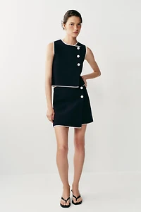 CONTRAST BUTTON KNIT TOP