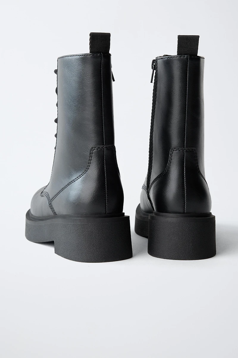 LACED BOOTS