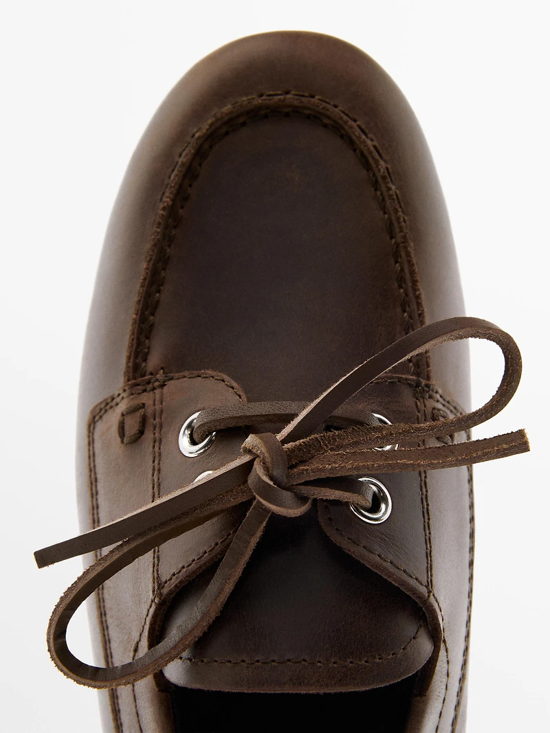 Chaussures bateau en cuir