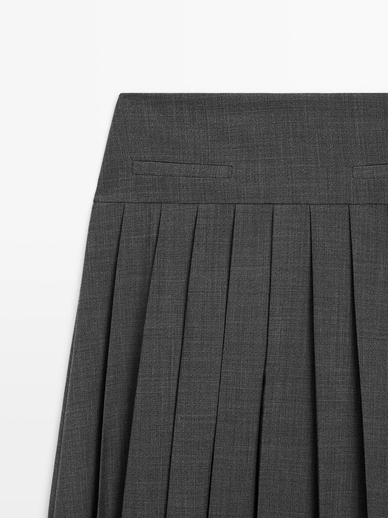 Midi skirt with box pleats