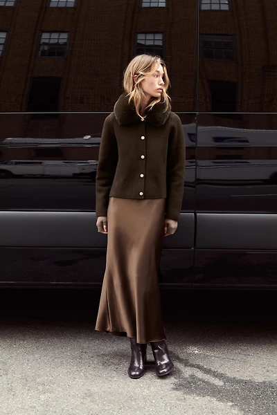 VESTE EN MAILLE AVEC COL EFFET FOURRURE