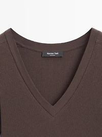 Ribbed V-neck T-shirt with long sleeves