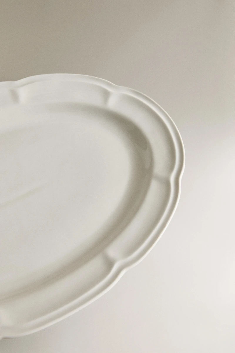 RAISED DESIGN PORCELAIN SERVING DISH